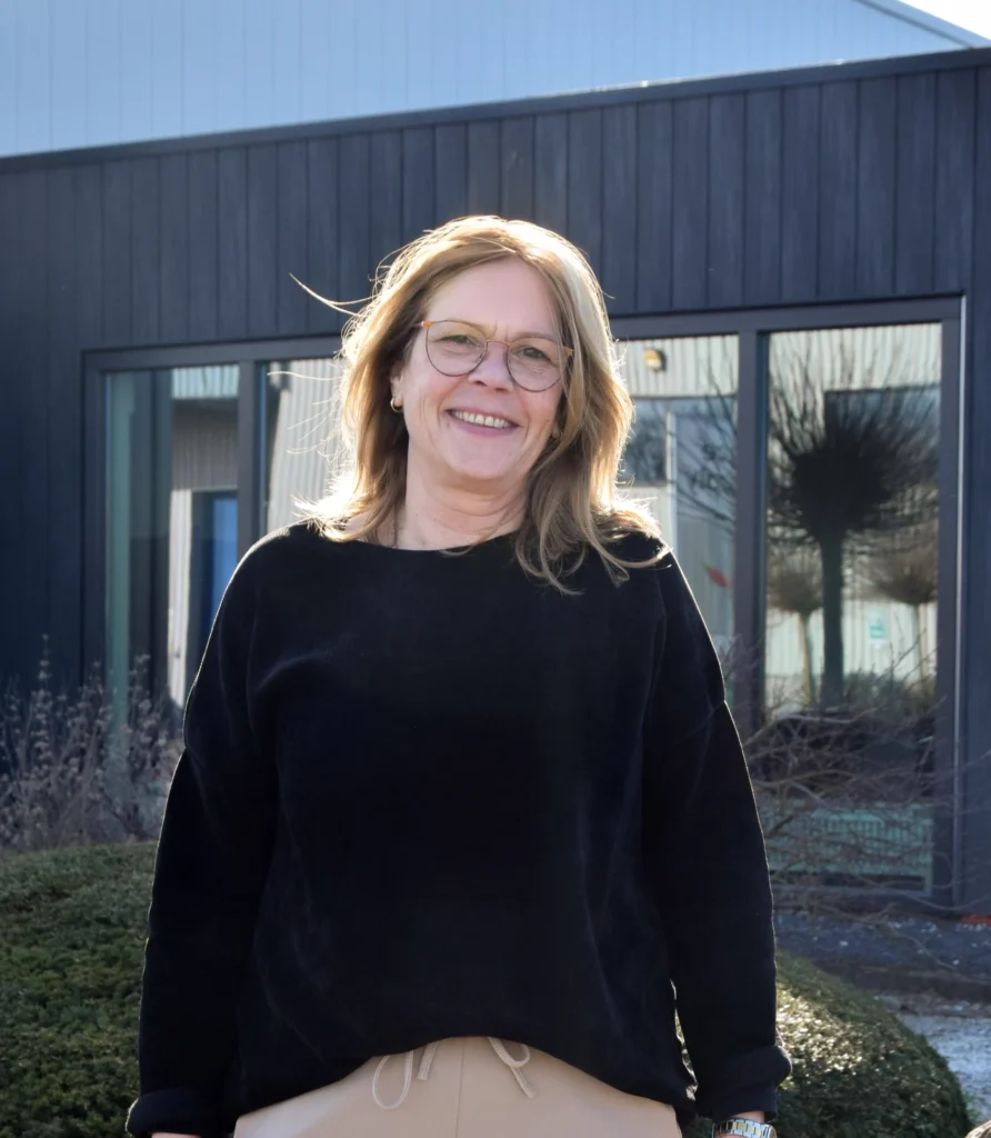 Van den Hatert Zonwering Kozijnen - Baukje Coördinator binnendienst